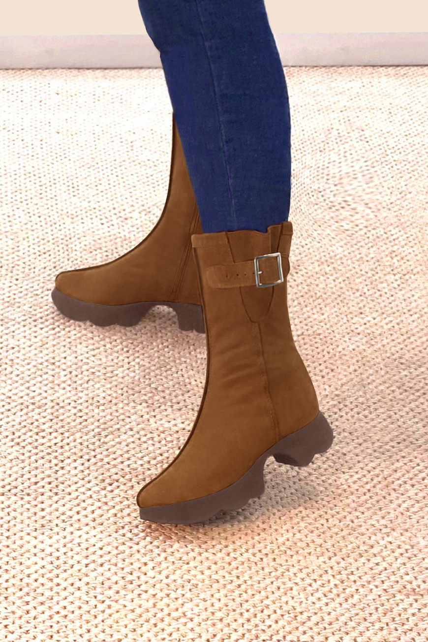 Caramel brown women's ankle boots with a zip on the inside. Round toe. Low rubber soles. Top view - Florence KOOIJMAN